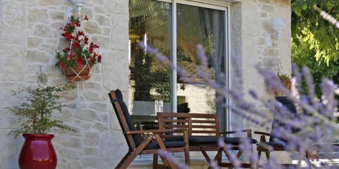 Rénovation de façades en enduit aspect pierres à Lattes (34)