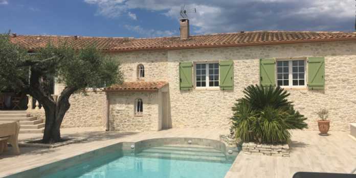 Rénovation de façade aspect pierre à Nîmes (30)