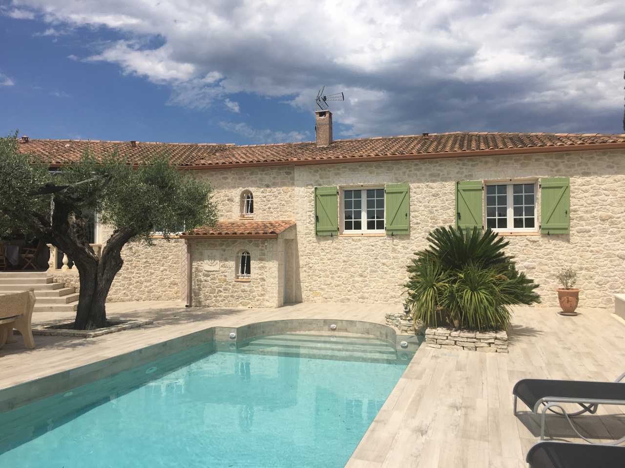 Rénovation de façade aspect pierre à Nîmes (30)