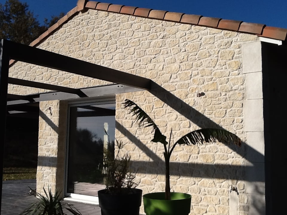 Ravalement de façade pierres et torchis à Venerque (31)