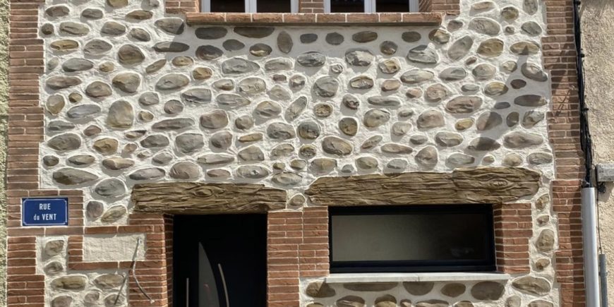 Façade imitation pierres à Pepignan (66)
