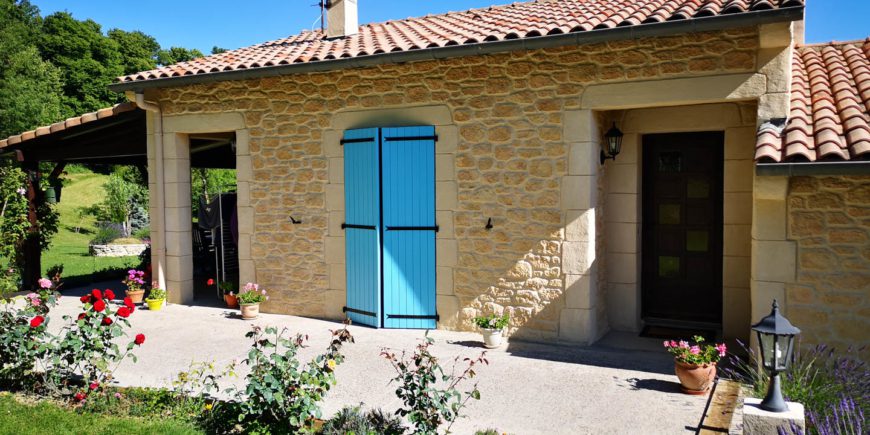 Ravalement de façade imitation pierre à Puylaurens dans le Tarn (81)