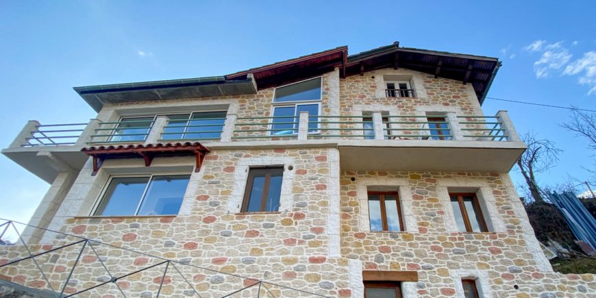 Ravalement de façade à Roquebillière dans les Alpes Maritimes (06)