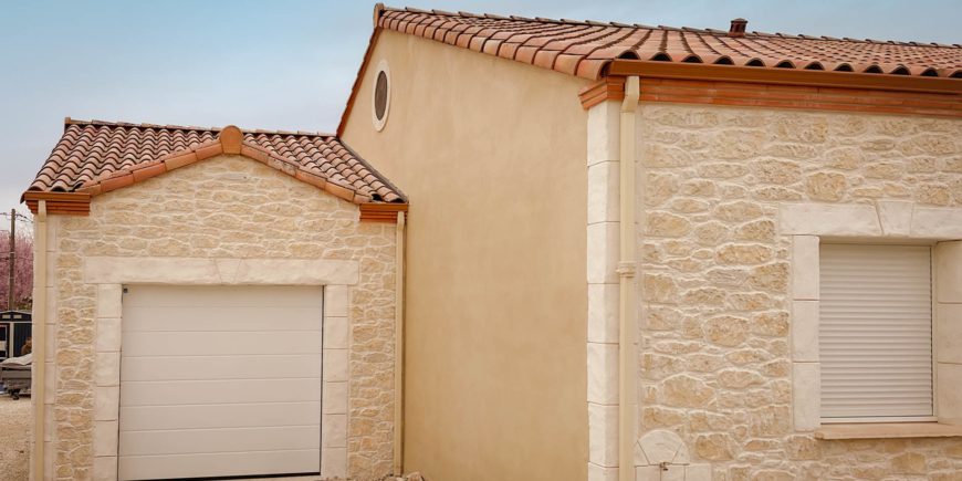 Façade façon pierre à Puy-l’Évêque dans le Lot (46)