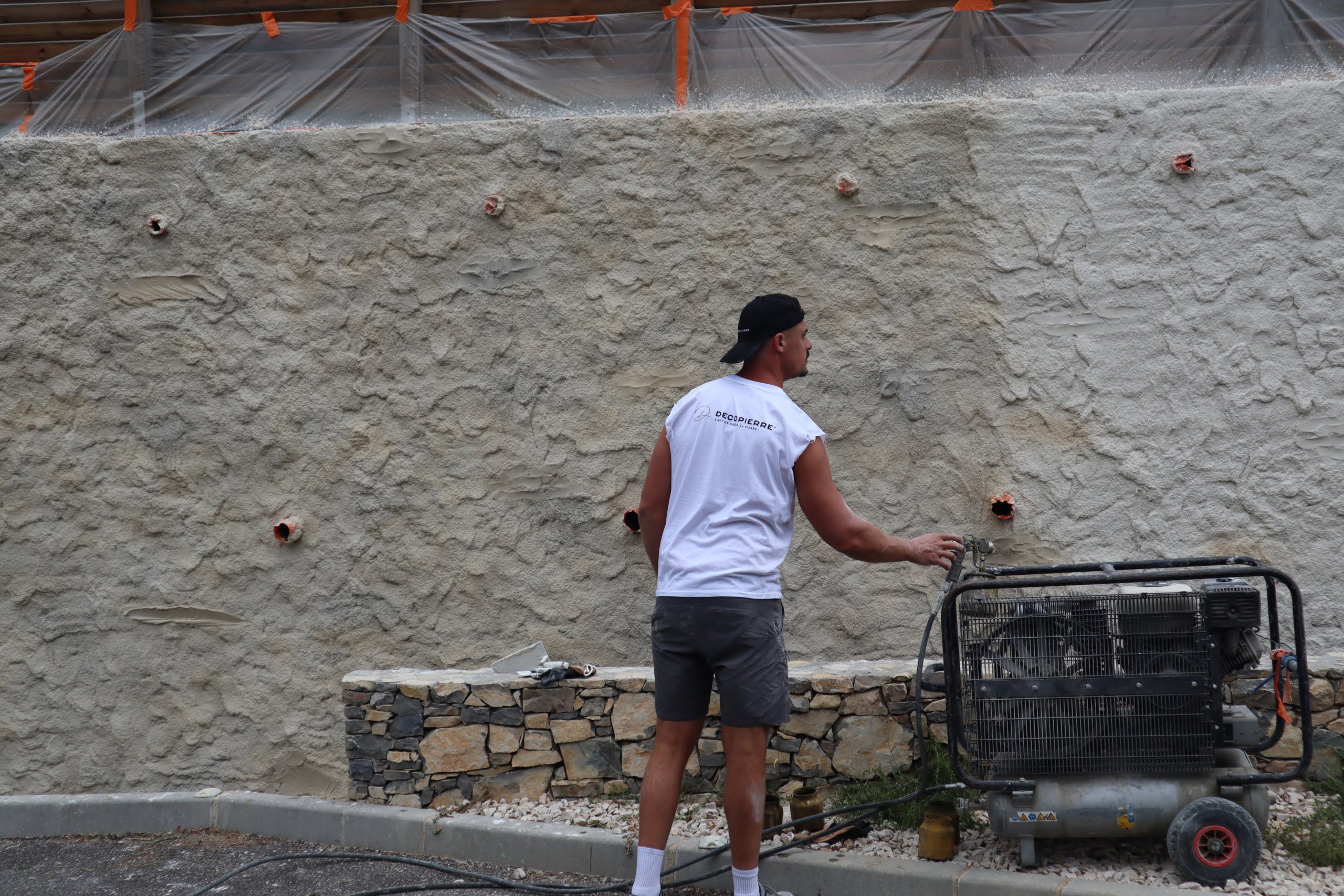 Comparaison de l'enduit à la chaux et du ciment