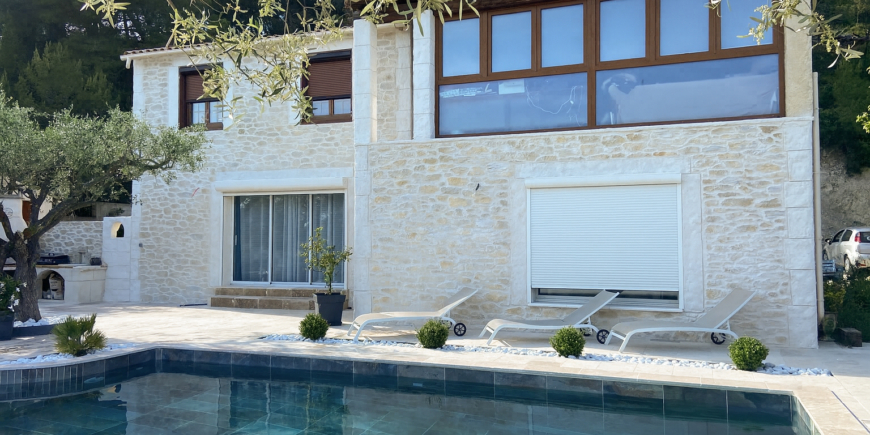 Enduit imitation pierre et travertin : DECOPIERRE & NÎMES PIERRES