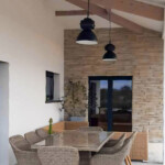 Décoration extérieure enduit à la chaux pierres modernes terrasse