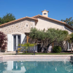 Magnifique maison avec piscine avec façade imitation pierre et torchis authentique