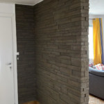 Mur d'intérieur imitation pierres modernes et noires