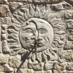 Sculpture à main levée pour fontaine aspect pierre