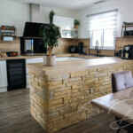 Cuisine décorée avec effet pierre modernes