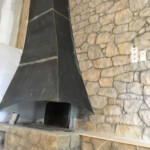 Coin cheminée décoré avec effet pierre rustiques